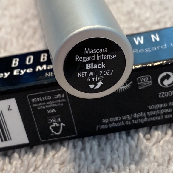 Bobbi Brown Smokey Eye Mascara in Black - Picture 6 of 7